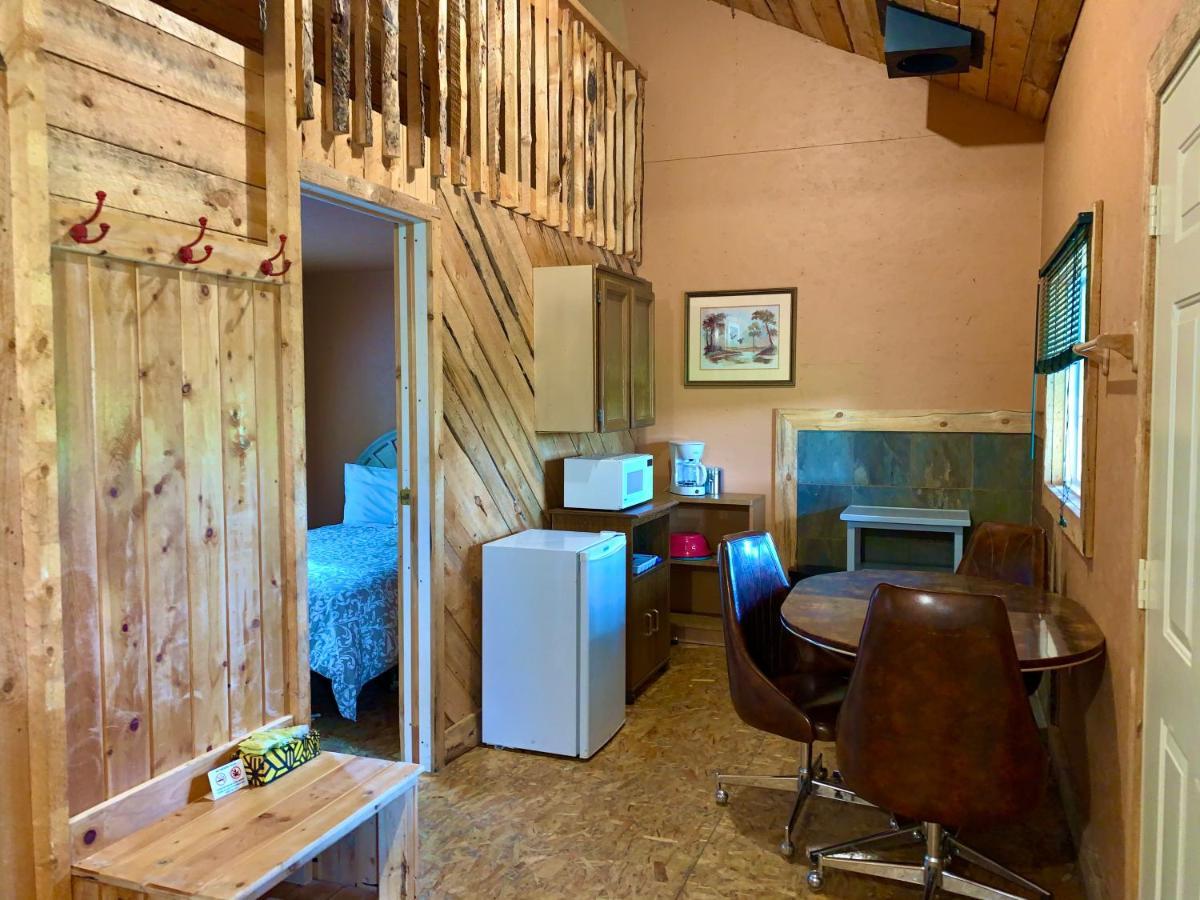Sundre Schott'S Lake Conference & Resort מראה חיצוני תמונה